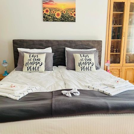 Spacious 2 Bedrooms In The Center Of Jerevan Exteriör bild