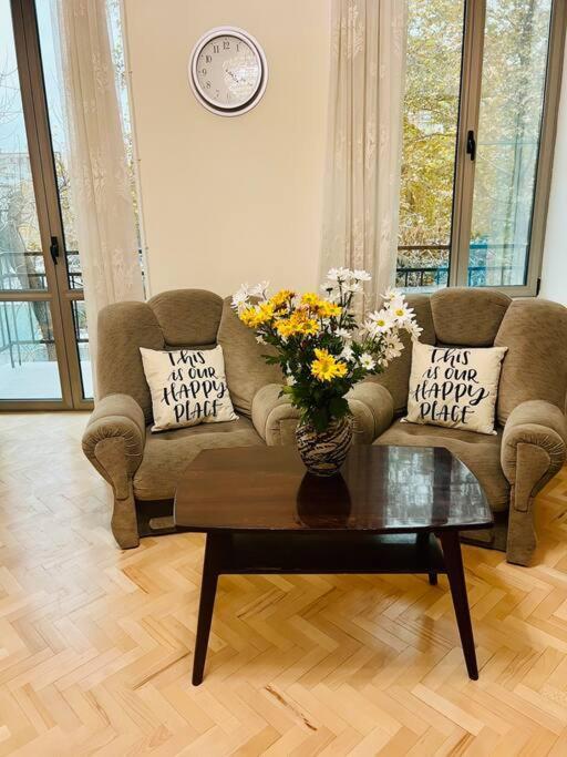 Spacious 2 Bedrooms In The Center Of Jerevan Exteriör bild
