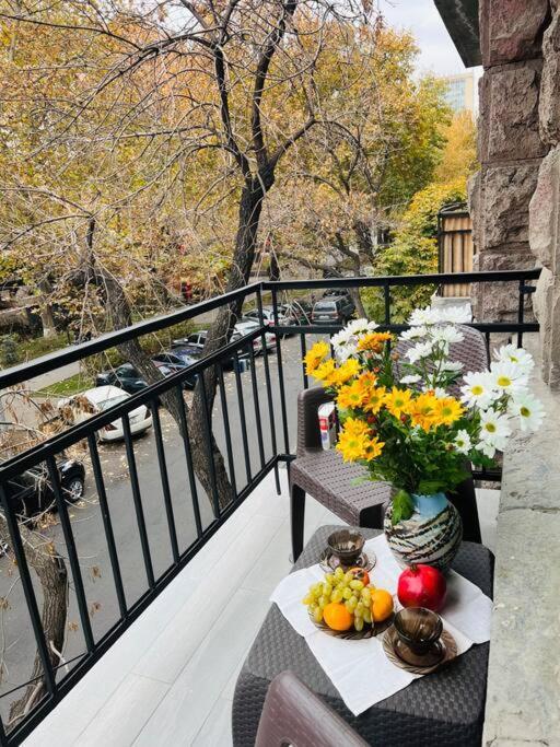 Spacious 2 Bedrooms In The Center Of Jerevan Exteriör bild