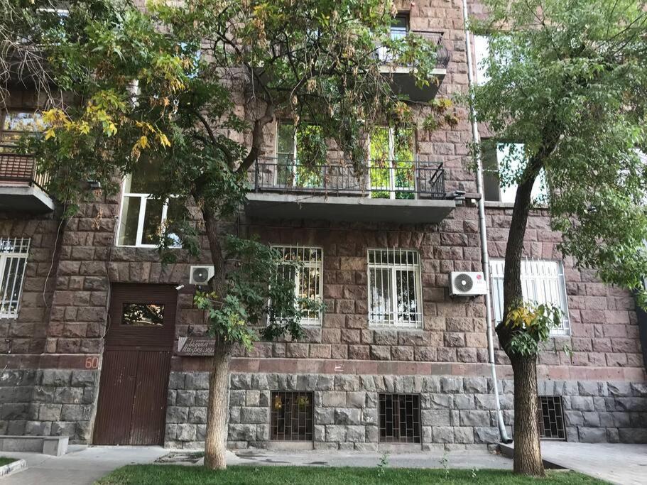 Spacious 2 Bedrooms In The Center Of Jerevan Exteriör bild