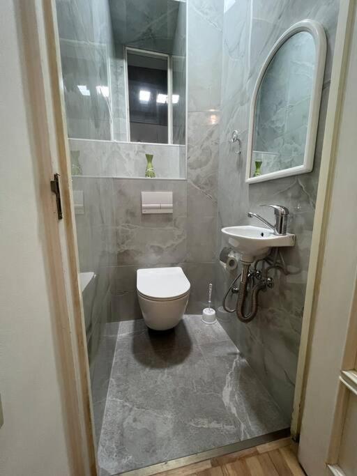 Spacious 2 Bedrooms In The Center Of Jerevan Exteriör bild