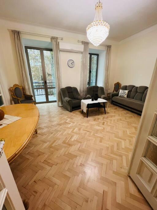 Spacious 2 Bedrooms In The Center Of Jerevan Exteriör bild