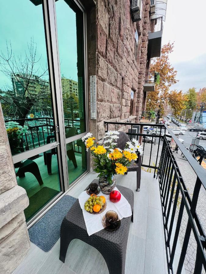 Spacious 2 Bedrooms In The Center Of Jerevan Exteriör bild