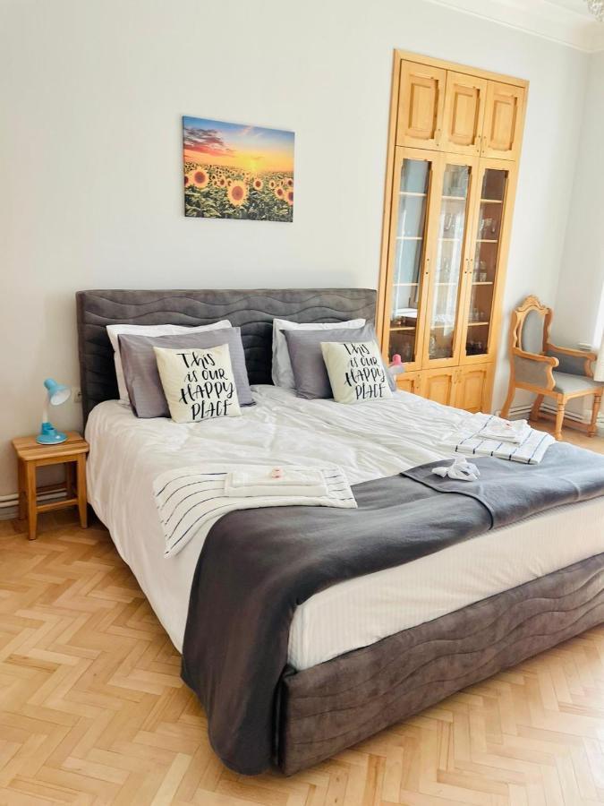 Spacious 2 Bedrooms In The Center Of Jerevan Exteriör bild
